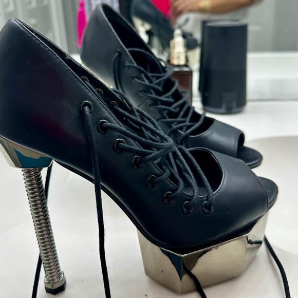 Excellent condition, black high heels - Picture 7 of 8